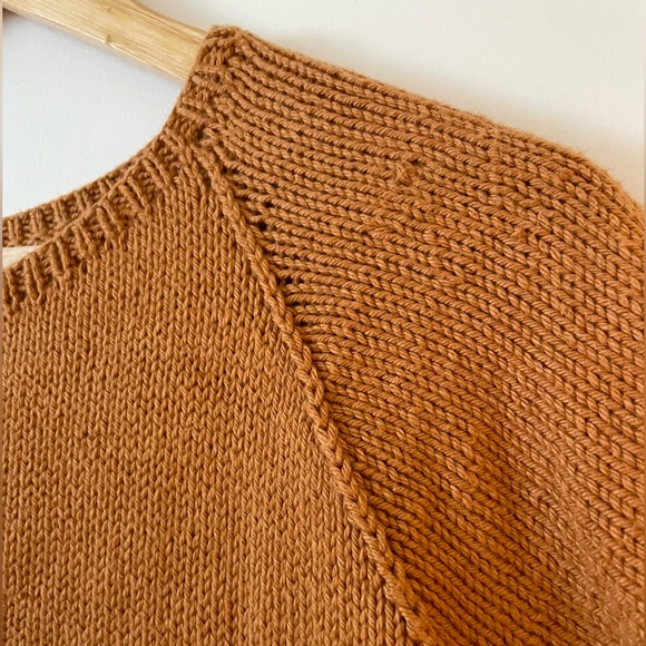 Hand knit crop top - Picture 3 of 4